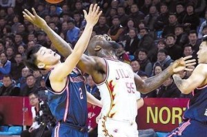 夹击换防守球员（突破、限制、实现胜利的关键策略）