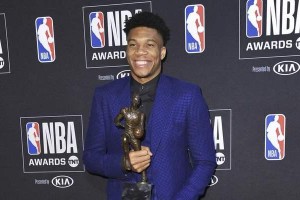 NBA官方公布MVP排行榜前十（竞争激烈！哪位球员将摘得MVP桂冠？）