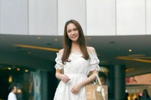 成都美女游泳换气技巧教学——让你游得更快更轻松（掌握正确的呼吸技巧，成为水中的女神）