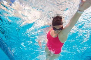 瘦身人士的游泳技巧（掌握游泳的关键技巧，帮助你瘦下来！）