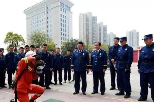 消防200米游泳技巧——安全的水下行动（消防员必备技能——掌握200米游泳技巧）