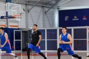 篮球防守战术——关门夹击的威力（打破对手进攻路线，实现完美防守）