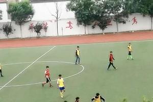 足球传切配合技巧——提升团队合作和攻击效率的关键（掌握传切技巧，打造无懈可击的进攻战术体系）
