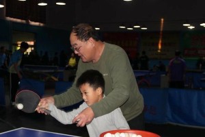 乒乓球幼儿训练指导（培养幼儿运动天赋，乒乓球是首选）