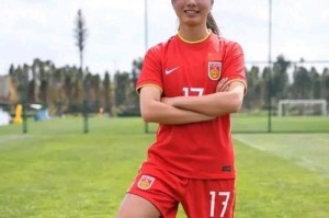 美女足球小技巧（掌握这些技巧，成为球场上的焦点人物）