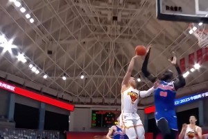 内线防守之巅，1v1篮球对决（以篮球为舞台，防守人主宰战局）