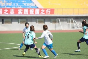 足球女生防守技巧教学（攻无不克，守无不固-女生防守绝招揭秘）