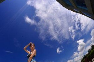 广角美女游泳换气技巧（掌握这一技巧，游泳如鱼得水！）